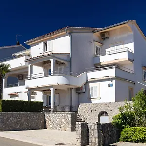 apartments-stipancic.primorje-gorskikotar.com/