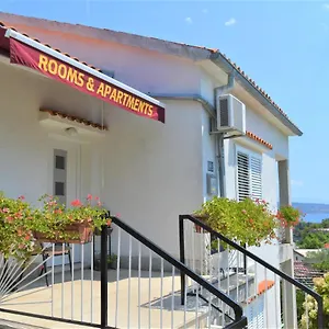 rooms-apartments-kvasic.primorje-gorskikotar.com/