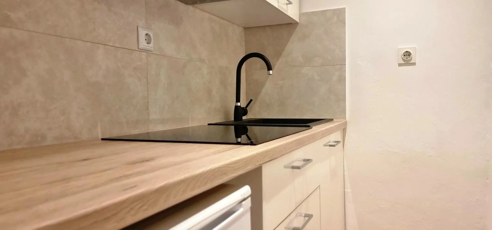 Rd Apartments Center 자다르